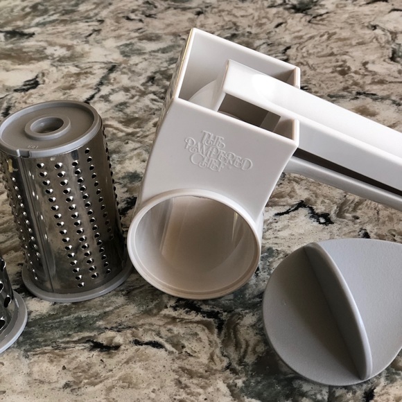 The Pampered Chef Cheese Chocolate Grater Large/Small Barrel 4 Piece Set EXC! - Picture 3 of 6
